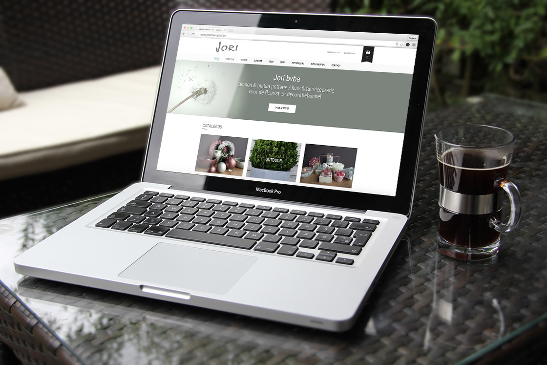 Design en uitwerking van een nieuwe responsive website met afgeschermde webshop voor Groothandel Jori: Binnen & buiten potterie en huis & decoratie voor de fleurist en decoratiehandel.
